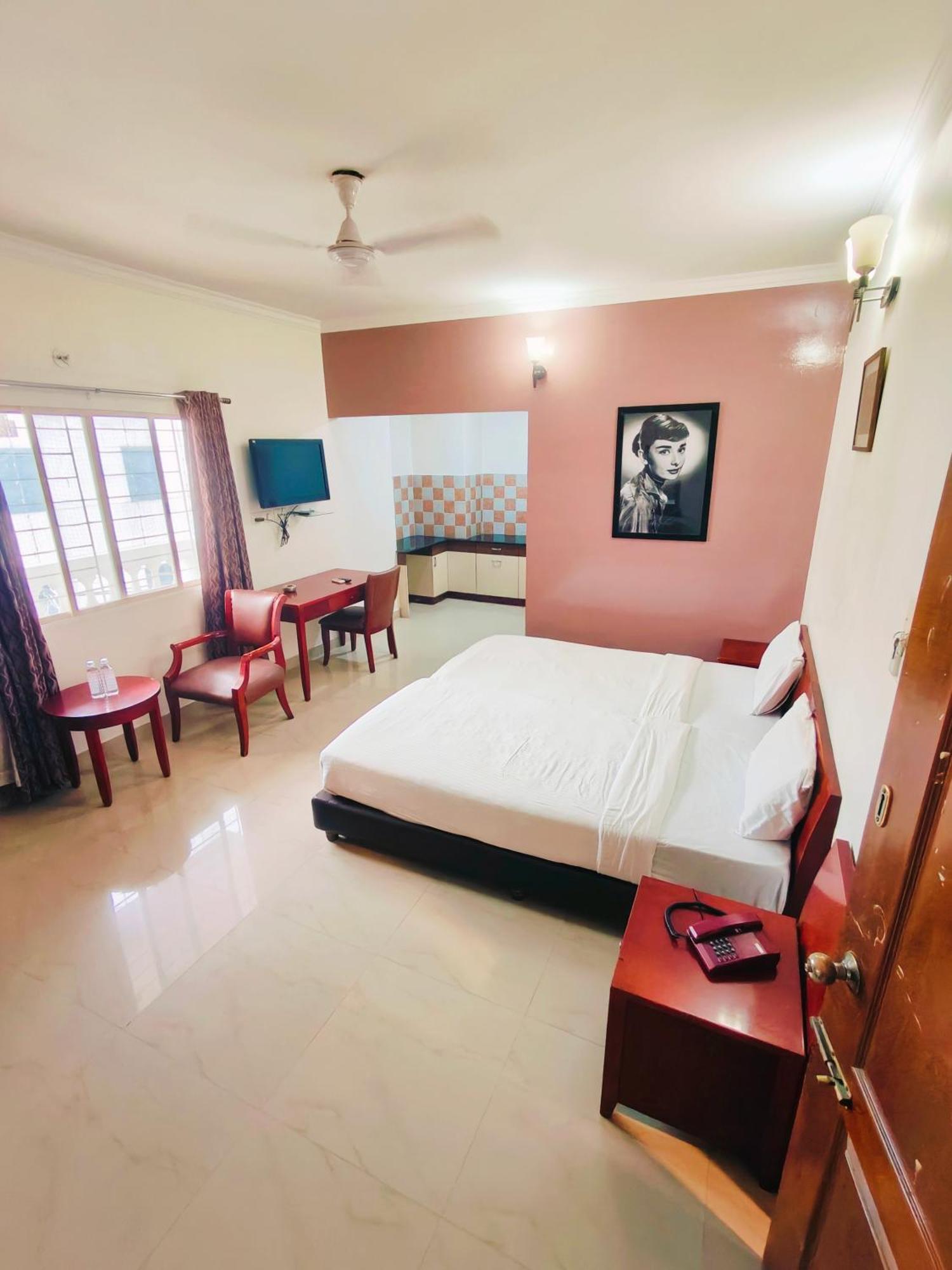 Kings Suites Palace Grounds Bangalore Bagian luar foto