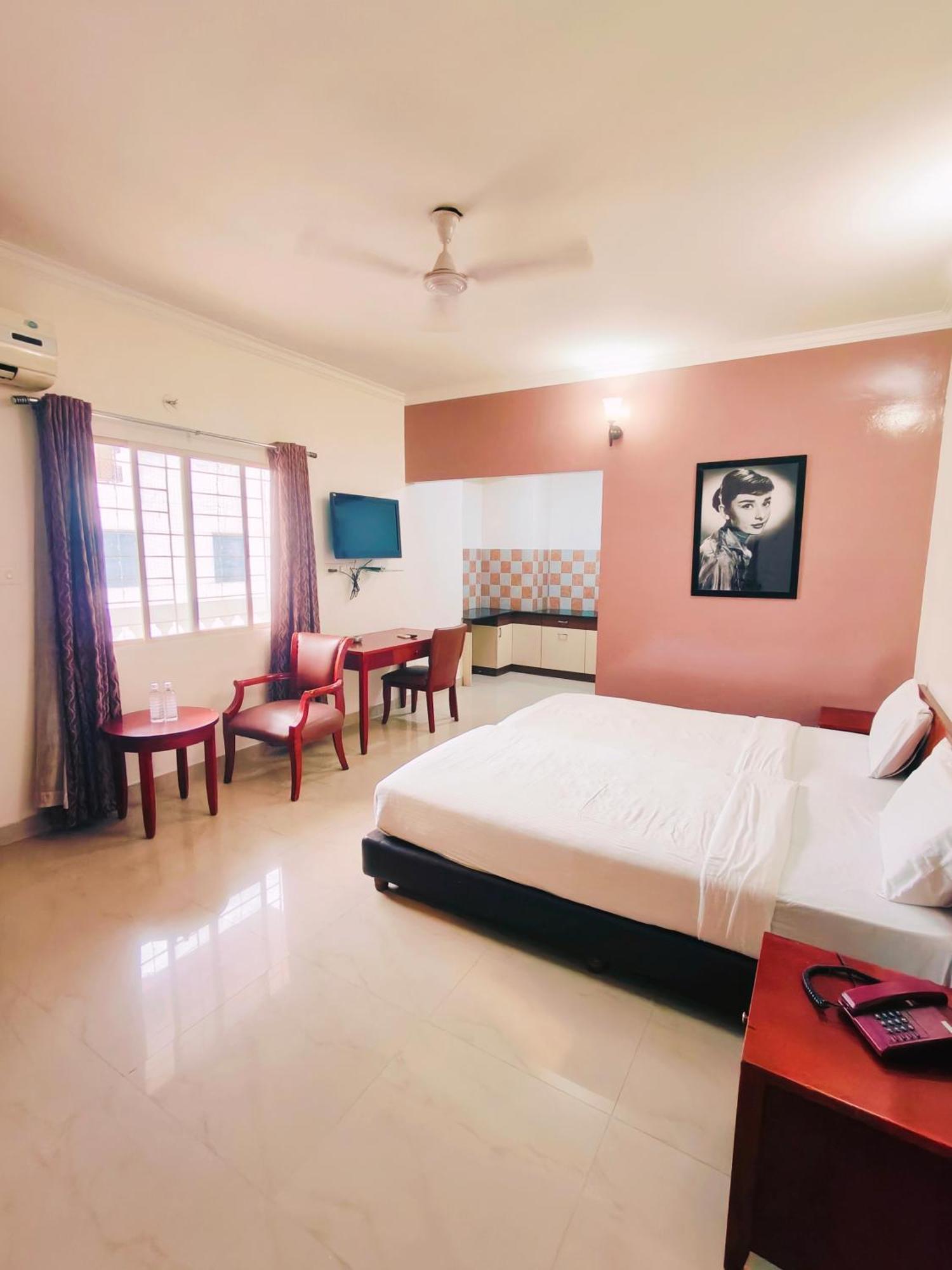 Kings Suites Palace Grounds Bangalore Bagian luar foto
