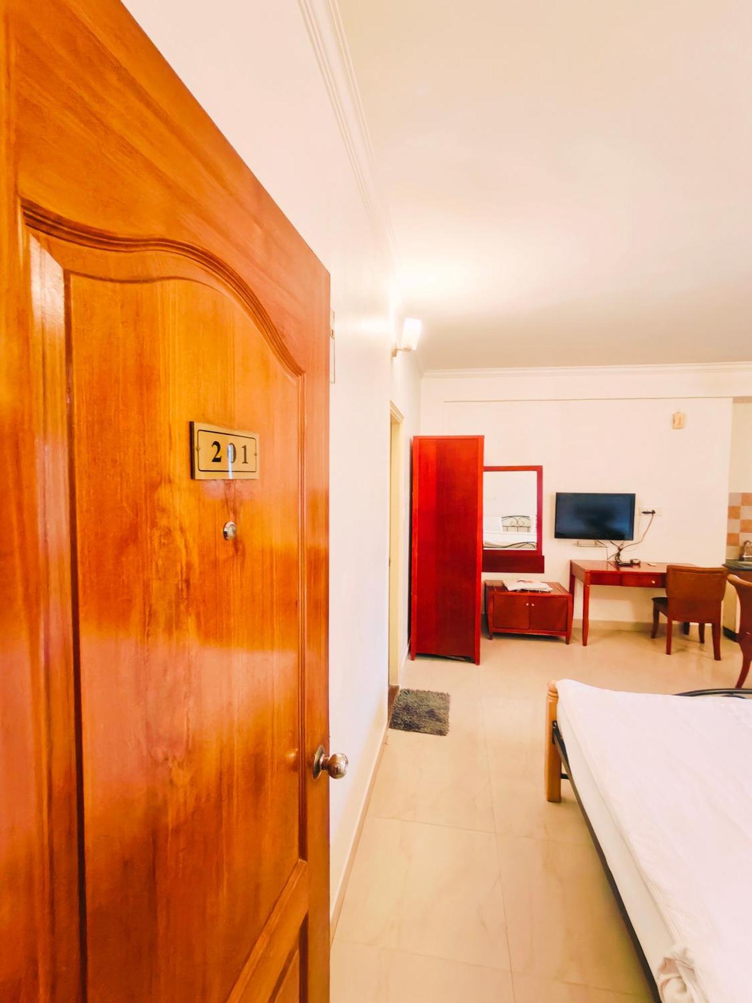 Kings Suites Palace Grounds Bangalore Bagian luar foto